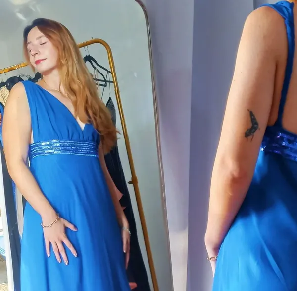 Vestido midi azul royal com paete na cintura, lindo e leve