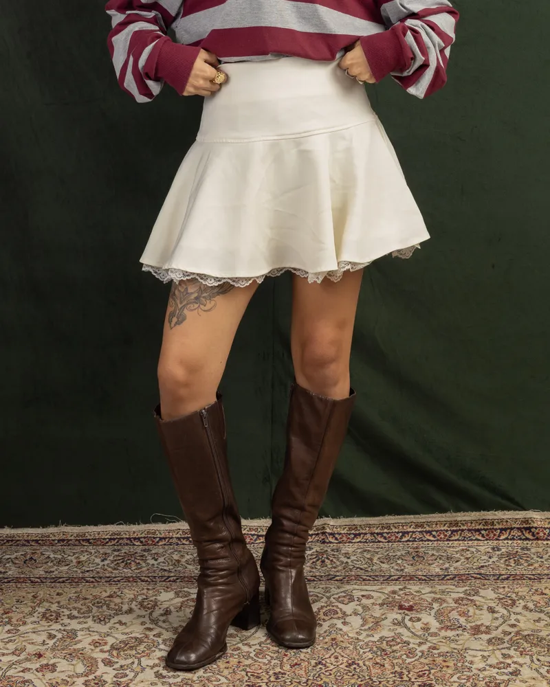 Saia off-white com renda