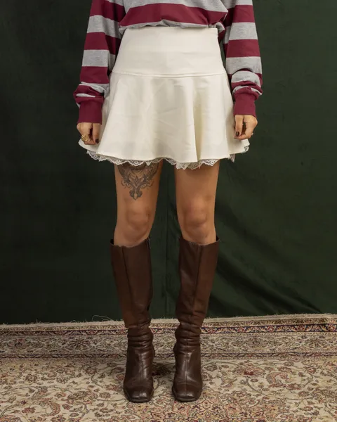Saia off-white com renda