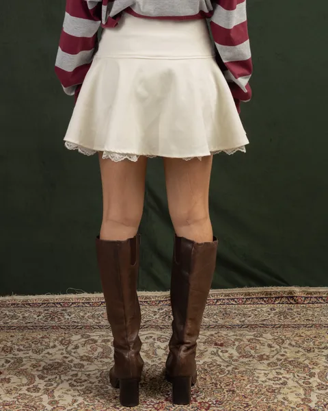Saia off-white com renda