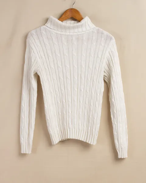 Malha tricot gola alta branca