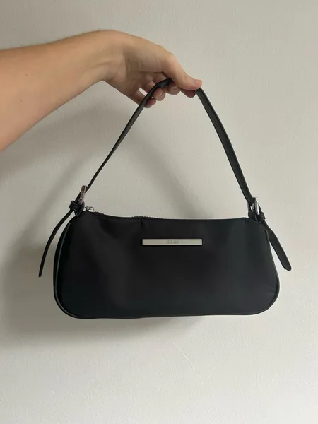 Bolsa baguete y2k preta da Santa Lolla