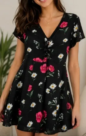 Vestido curto preto florido tam M Forever 21