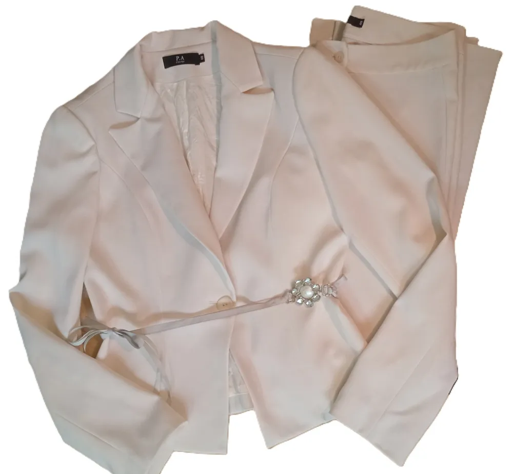 Tailleur Gelo PA Concept Blazer c/enfeite e Calça tam 40
