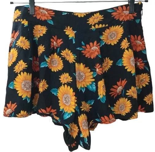 short curto forever 21 preto estampado girassol tam p