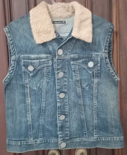 Colete desapego jeans gola felpuda Linda de Morrer tam 42