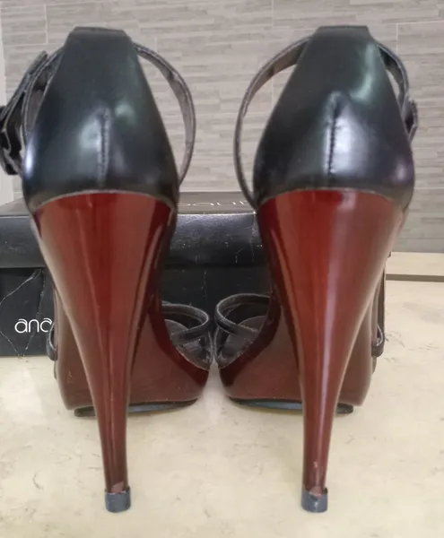 Sandália tiras Salto fino verniz 12 cm calcanhar fechado 36