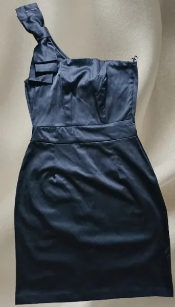 Vestido curto preto 1 ombro só com laço Clock House (C&A) 36