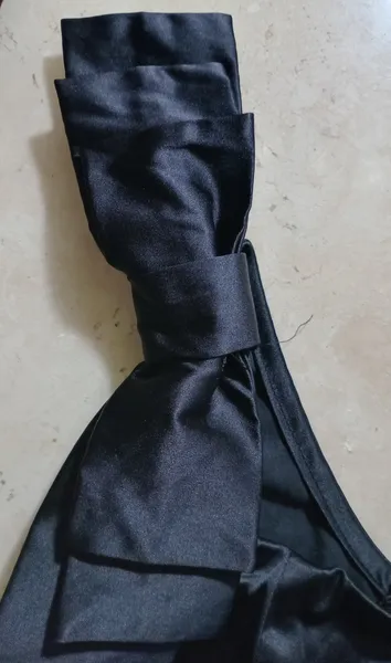 Vestido curto preto 1 ombro só com laço Clock House (C&A) 36
