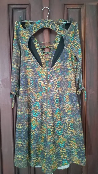Macaquinho animal print cobra costas Recorte frente lace up