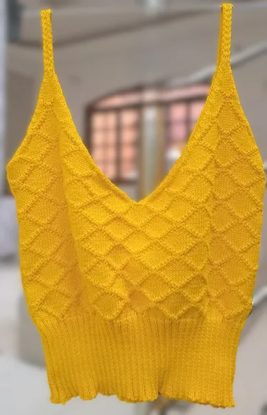 Blusinhas em linha preta com franja P Lilás M Amarelo M