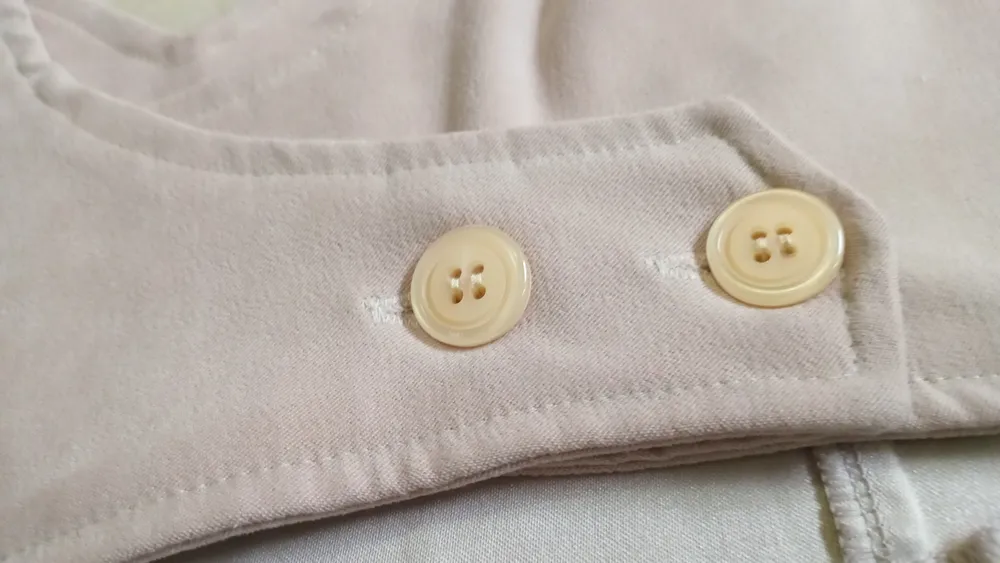 Vestido cut out na cintura decote meio coração alça larga