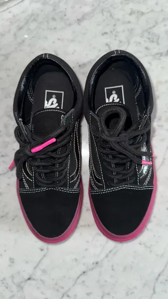 Vans Old Skool Preto com Solado Rosa