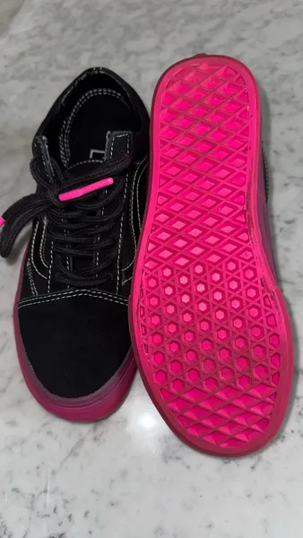 Vans Old Skool Preto com Solado Rosa