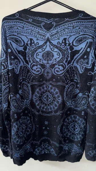 Blusa de Tricô Estampada Azul e Preta