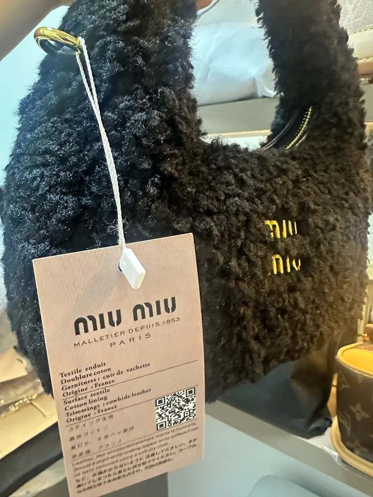 bolsa feminina de mao de pelucia