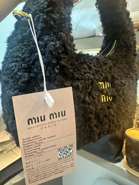 bolsa feminina de mao de pelucia
