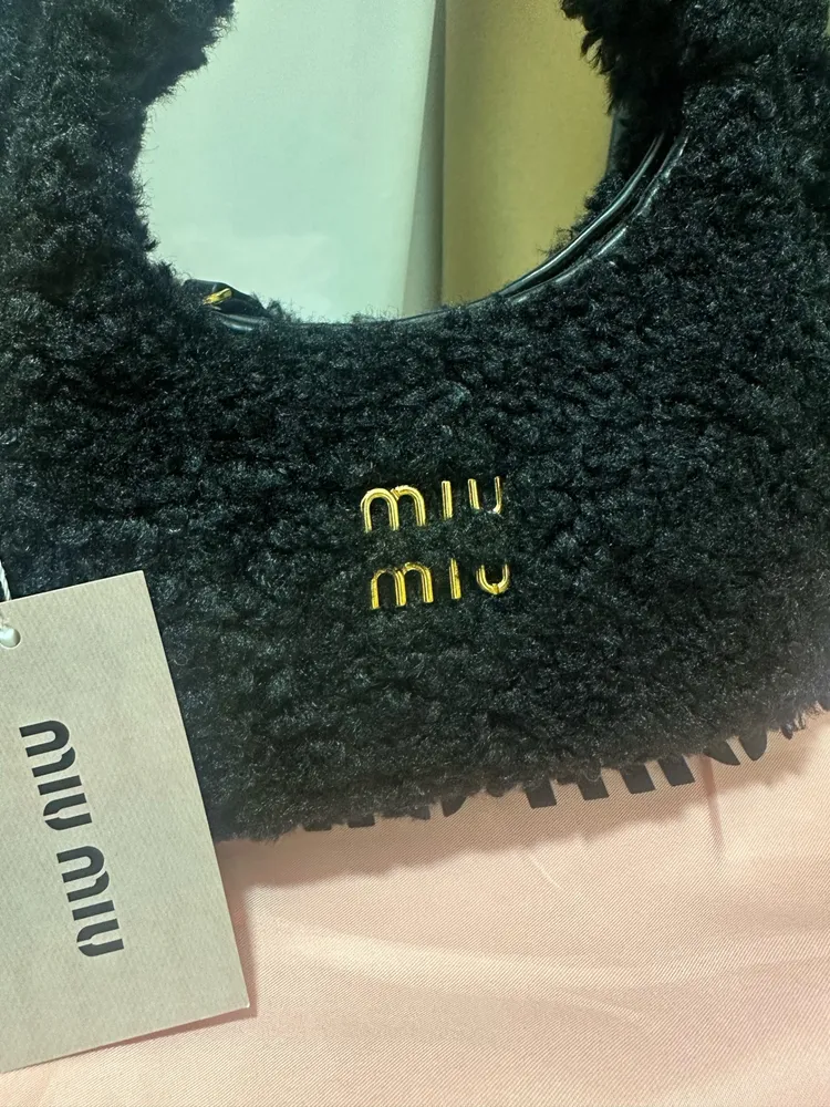 bolsa feminina de mao de pelucia