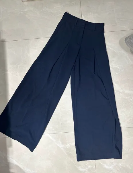 Calça pantalona azul marinho