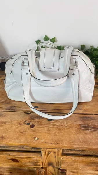 Bolsa Guess branca Vintage Y2K