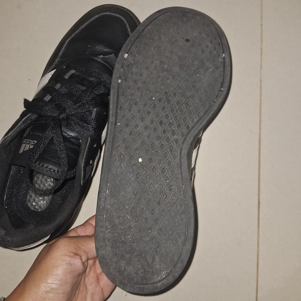 Tênis Adidas 37
