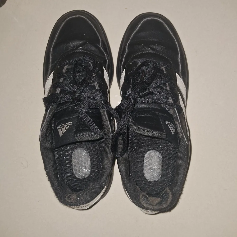 Tênis Adidas 37