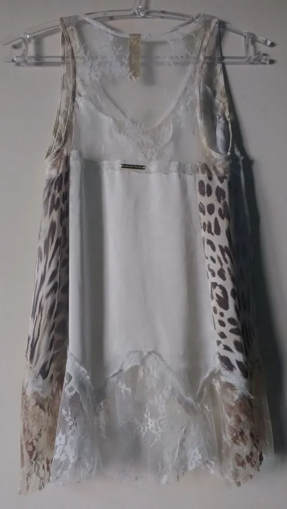 blusa animal print lança perfume