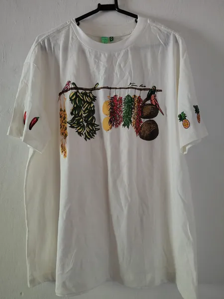 T-shirt fa4m g nova, na etiqueta