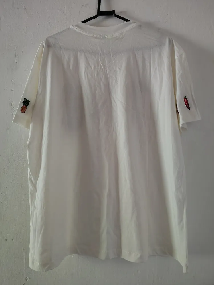 T-shirt fa4m g nova, na etiqueta