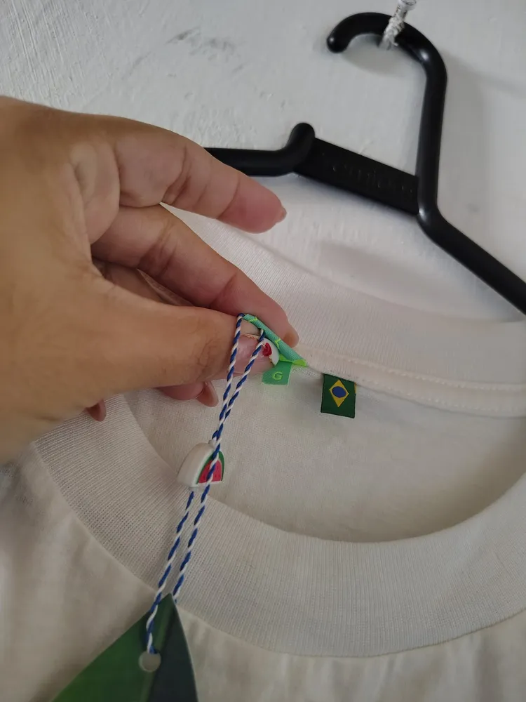 T-shirt fa4m g nova, na etiqueta