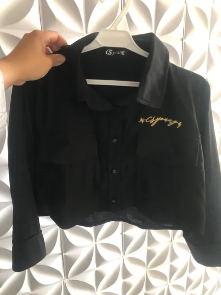 Blusa curta de manga longa