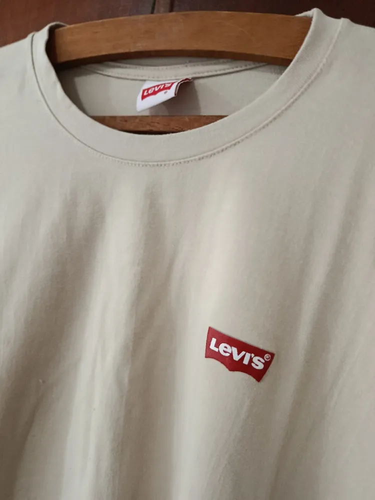 camiseta levis bege g