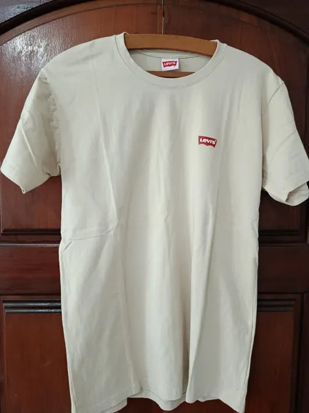 camiseta levis bege g