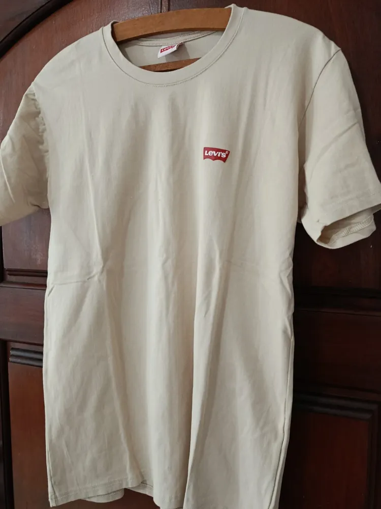 camiseta levis bege g