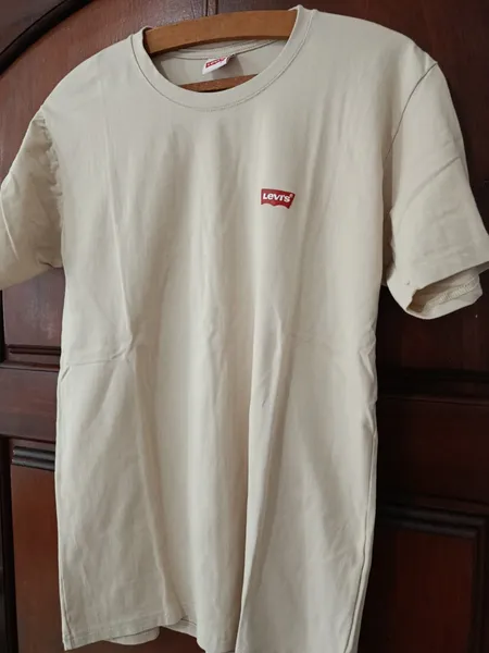 camiseta levis bege g