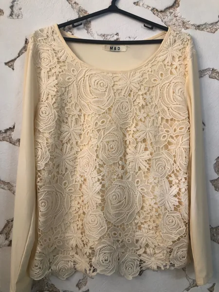 Blusa de renda bege