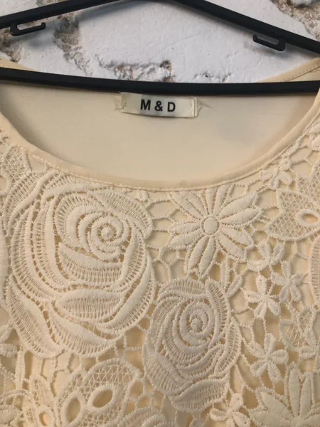 Blusa de renda bege