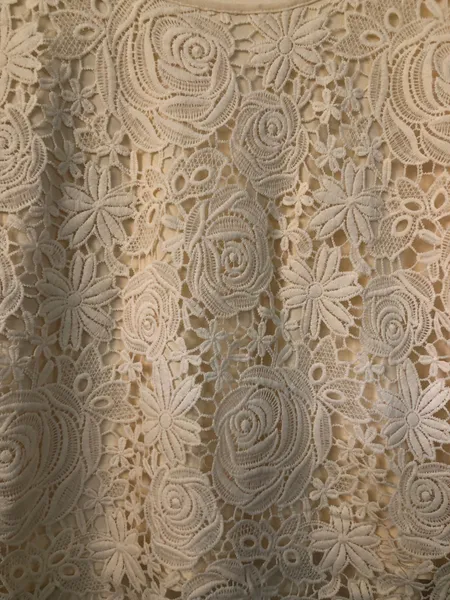 Blusa de renda bege