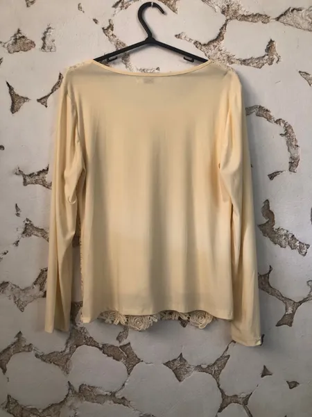 Blusa de renda bege