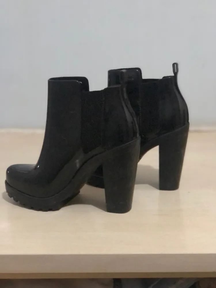 Bota Melissa ,salto alto ,35