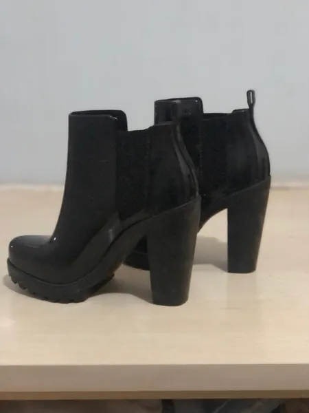 Bota Melissa ,salto alto ,35