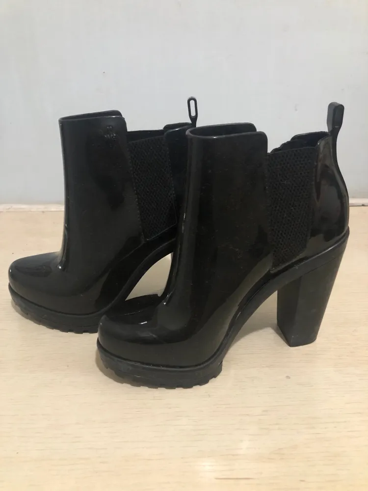 Bota Melissa ,salto alto ,35