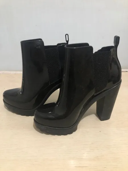 Bota Melissa ,salto alto ,35