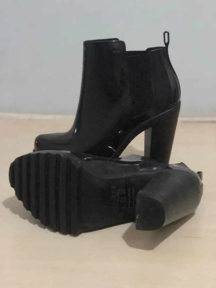 Bota Melissa ,salto alto ,35