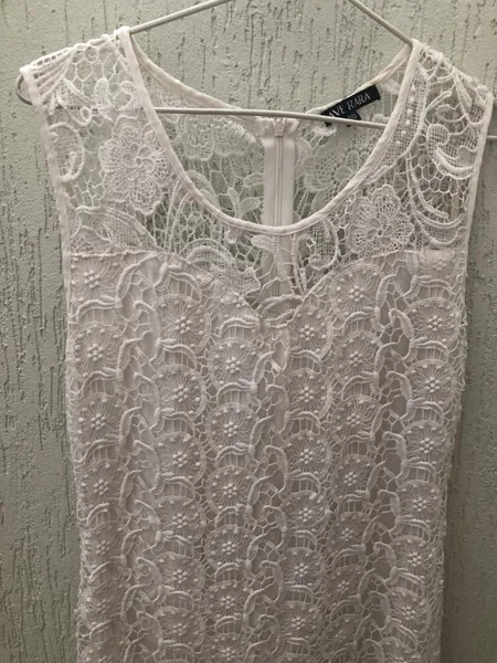 Vestido de renda ,Ave Rara.Tamanho 40