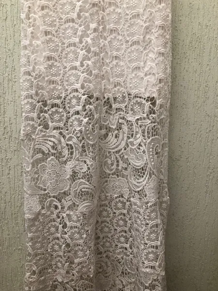 Vestido de renda ,Ave Rara.Tamanho 40