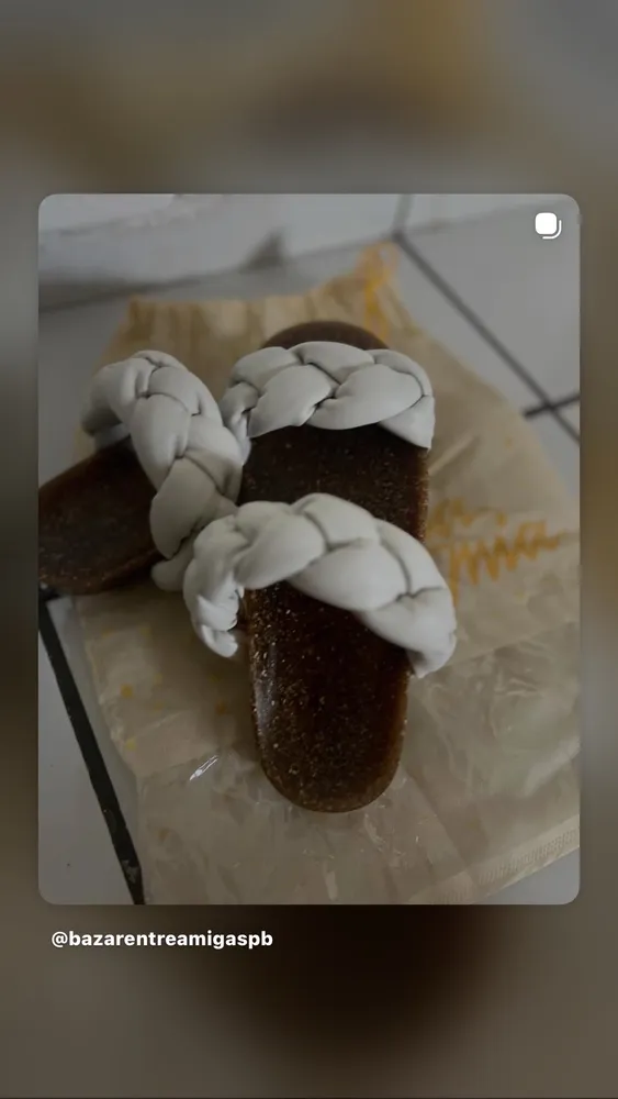 Rasteira da marca via mia