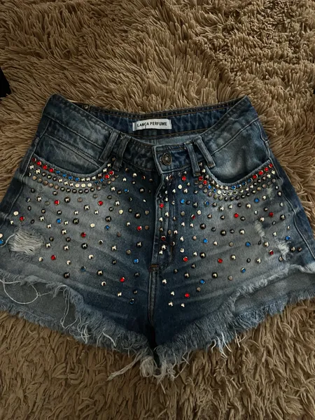short com pedraria da marca Lança Perfume