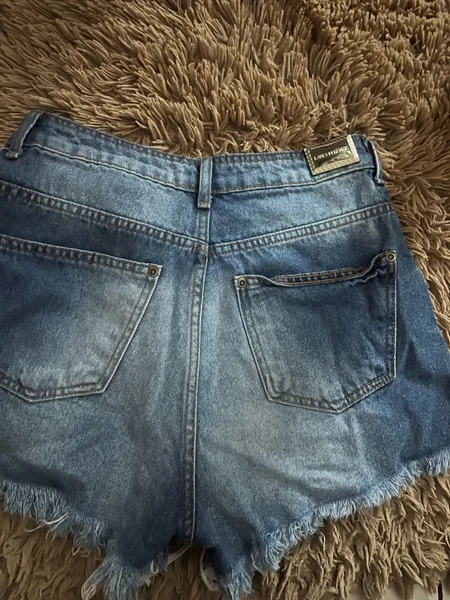 short com pedraria da marca Lança Perfume
