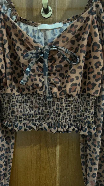 Cropped em tule animal print c&a
